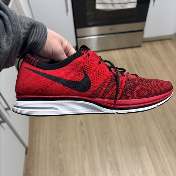 🔥Nike Red and Black Flyknit trainers - Picture 7 of 9